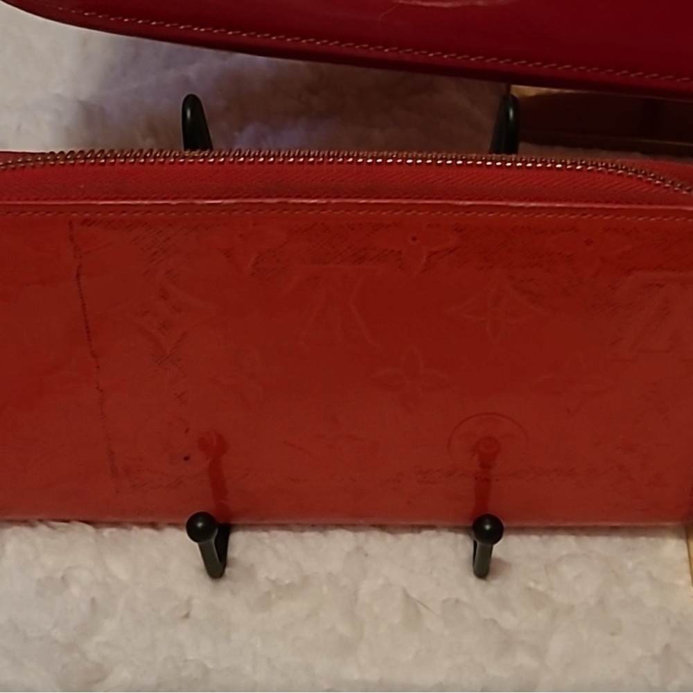Louis Vuitton Red Vernis Alma PM Bag - Picture 3 of 10